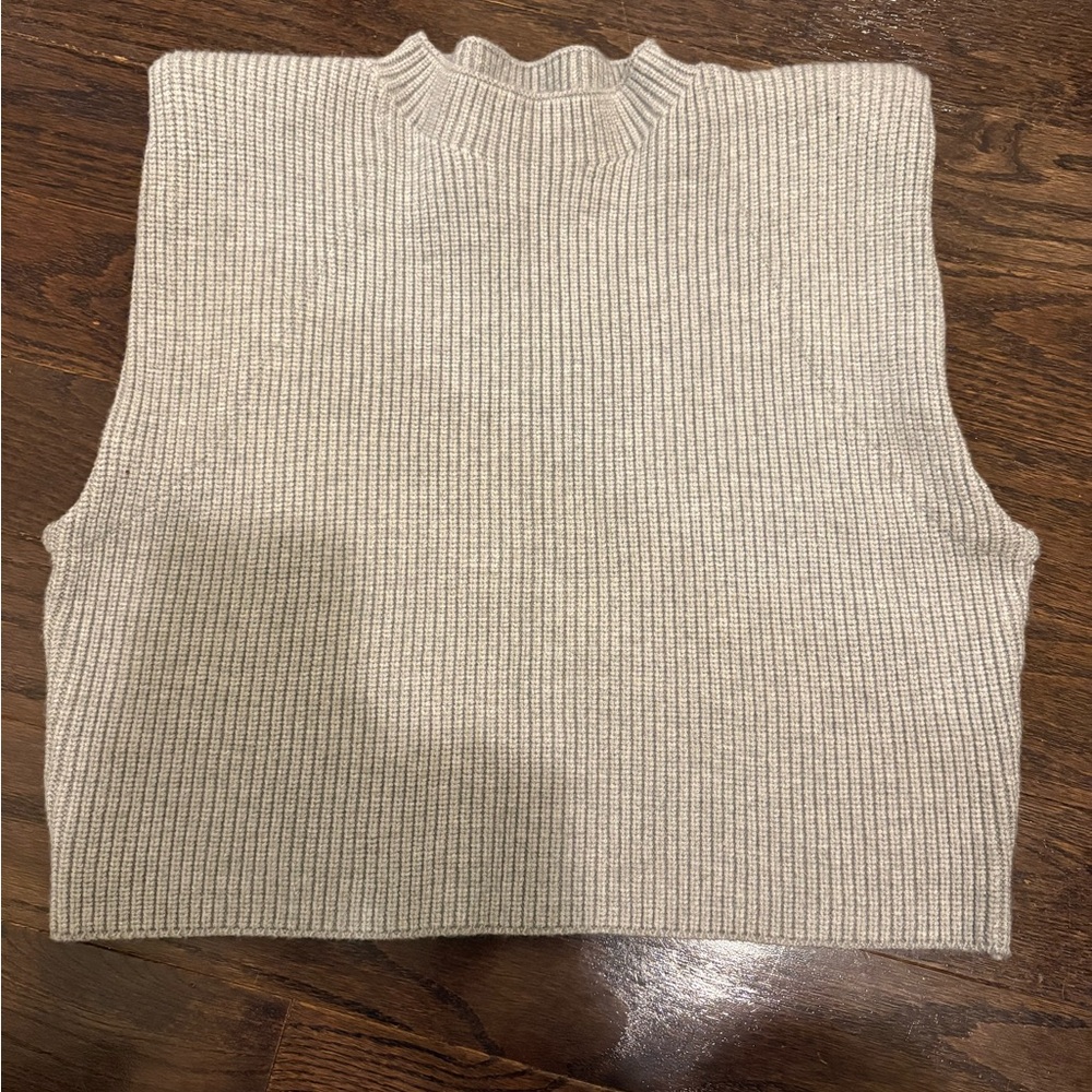Forever 21 Grey Sleeveless Knit Sweater